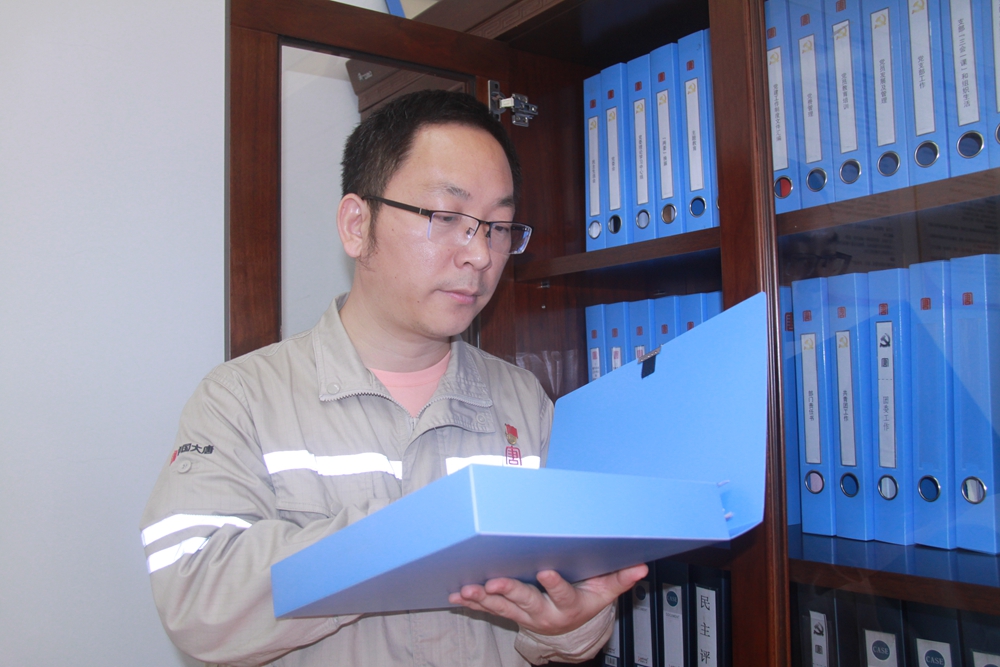集团公司优秀党务工作者、陈村水力发电分公司党建工作部主任闫辉辉.jpg